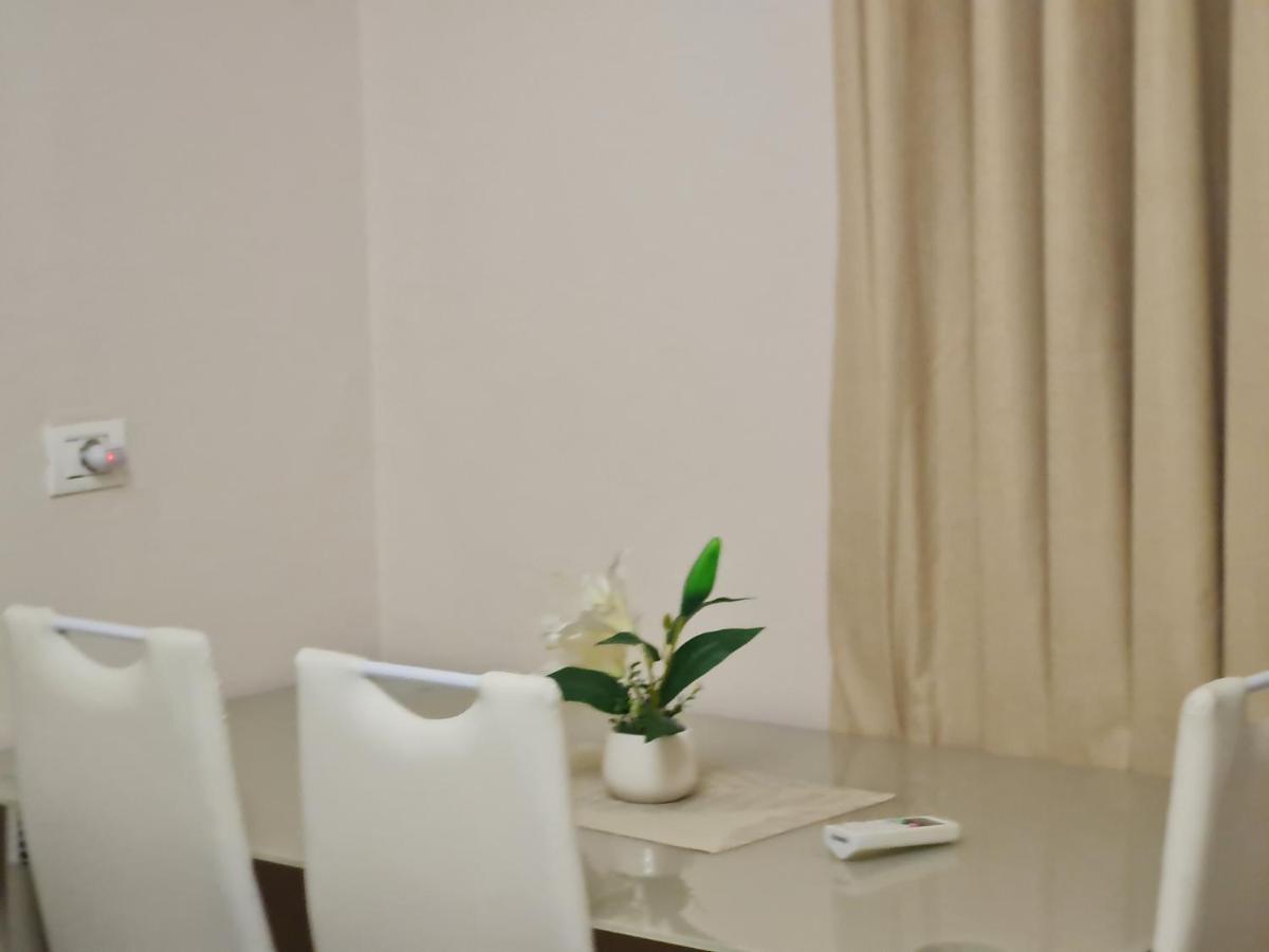 Downtown Boulevard Apartment With A Cute Balcony! Tirana Exterior photo
